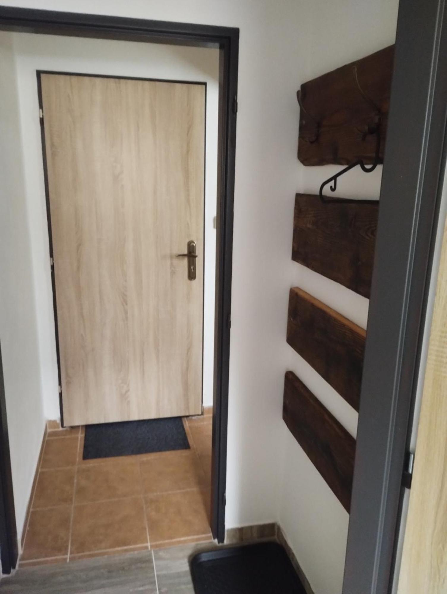 Ubytovani Pod Jezem Loket Bagian luar foto